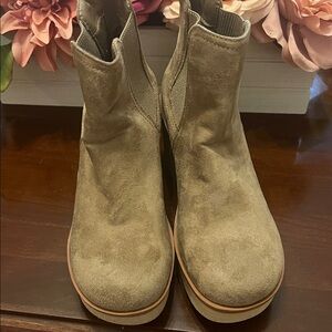 Pierre Dumas Tan Suede Ankle Boots NWOB